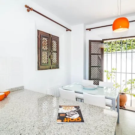 En- Cozy Andalusian Style Townhouse In Feriehus *