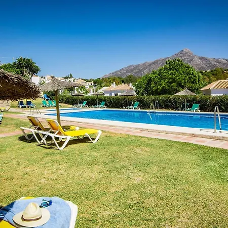 En- Cozy Andalusian Style Townhouse In Semesterbostad