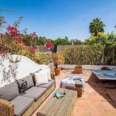 En- Cozy Andalusian Style Townhouse In Будинок відпочинку Марбелья