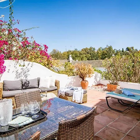 En- Cozy Andalusian Style Townhouse In * Марбелья