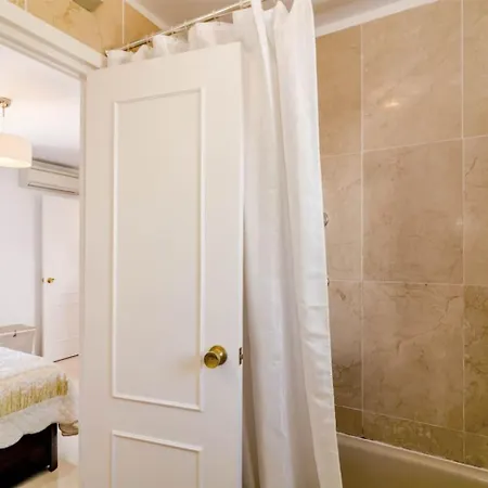 En- Cozy Andalusian Style Townhouse In * Marbella