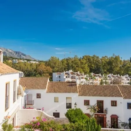 Ferienhaus En- Cozy Andalusian Style Townhouse In Marbella