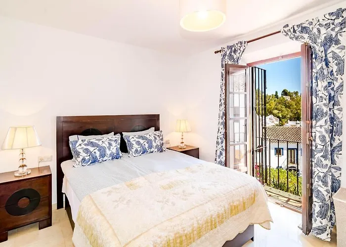 En- Cozy Andalusian Style Townhouse In Marbella