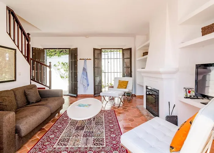 En- Cozy Andalusian Style Townhouse In Hébergement de vacances Marbellac