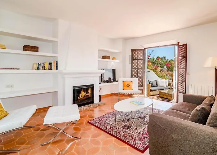 En- Cozy Andalusian Style Townhouse In Feriehus *