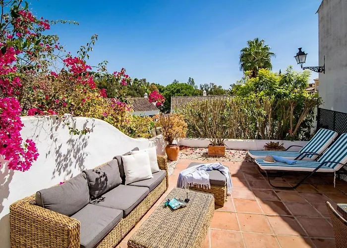 Feriehus En- Cozy Andalusian Style Townhouse In
