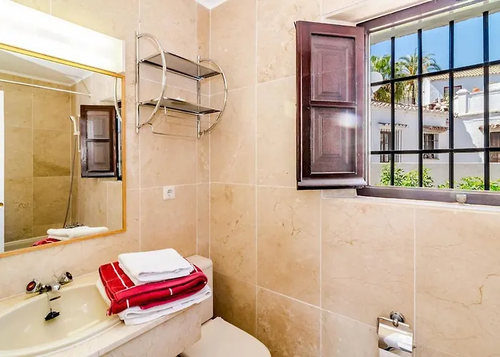 Feriehus En- Cozy Andalusian Style Townhouse In Marbella